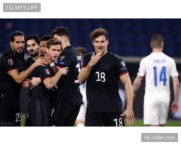 压制对方前锋并长传组织 本赛季马奎尔由拦截转型