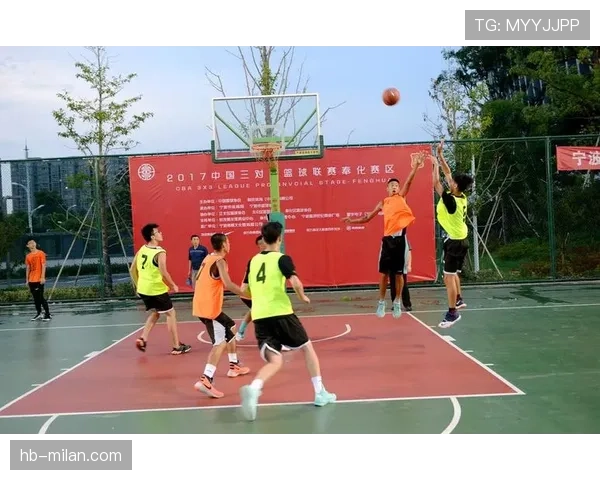 解析篮球比赛结束规则：时间归零与哨响的判定